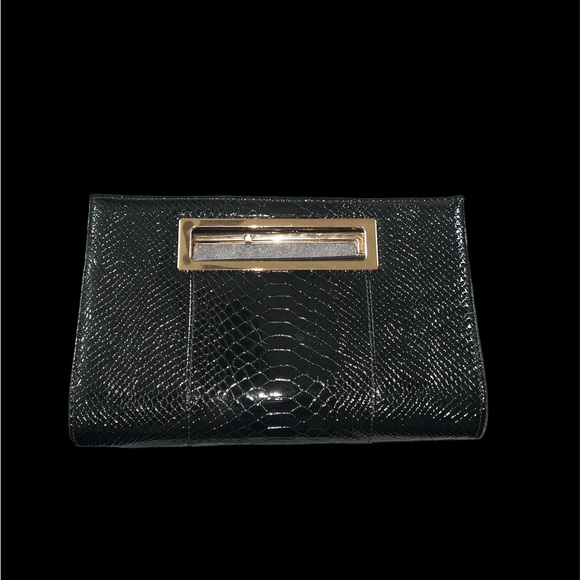 Classic Crocodile Pattern Faux Leather Metal Grip Clutch with Shoulder Strap - Picture 5 of 5